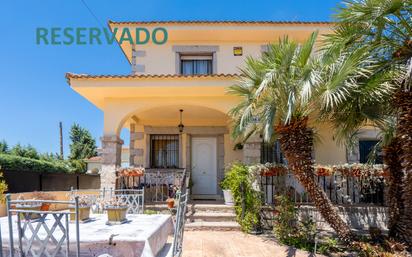 Vista exterior de Casa o xalet en venda en Camarena amb Terrassa