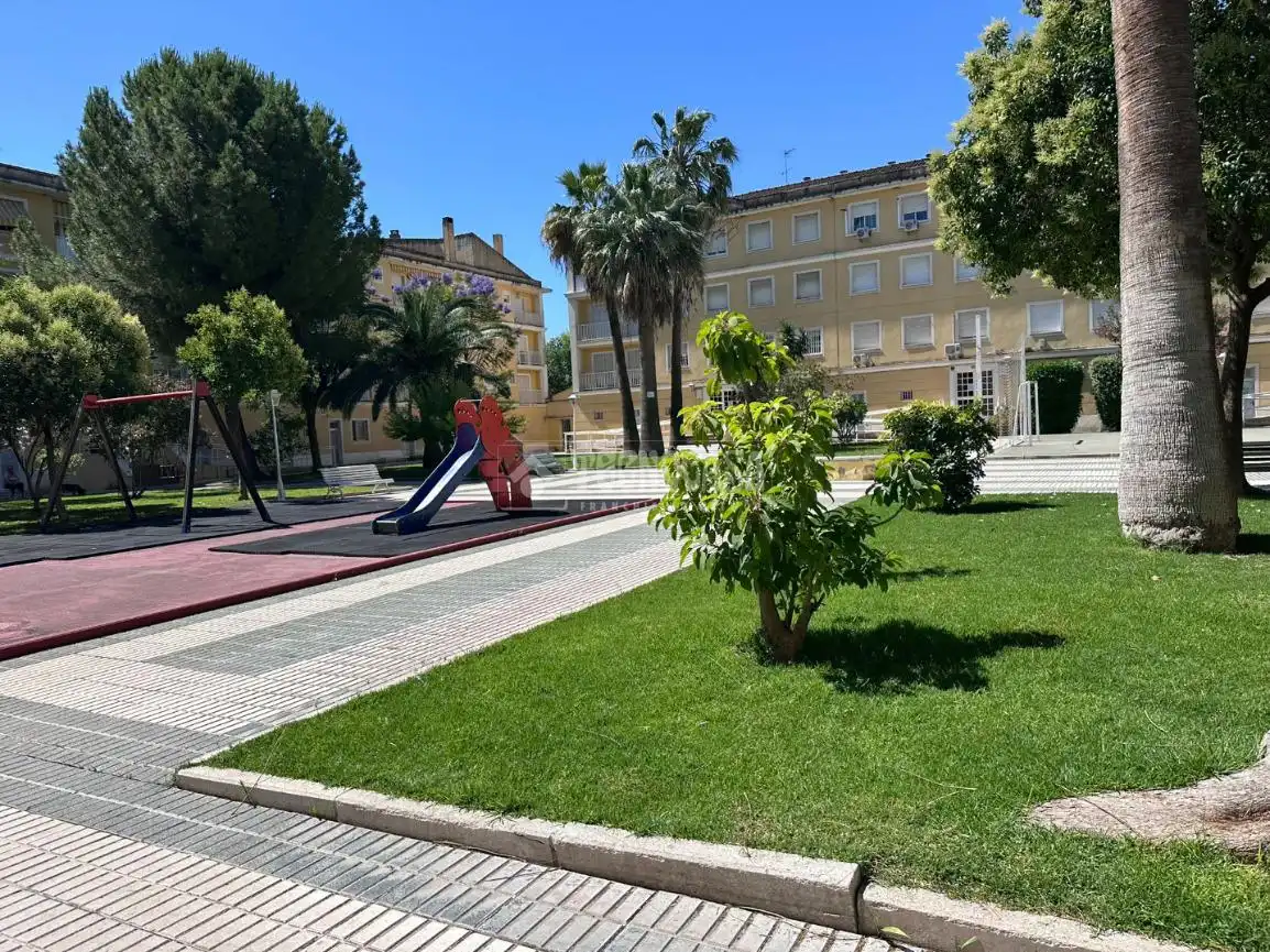 Vista exterior de Piso en venta en Córdoba con Aire acondicionado, Trastero y Balcón
