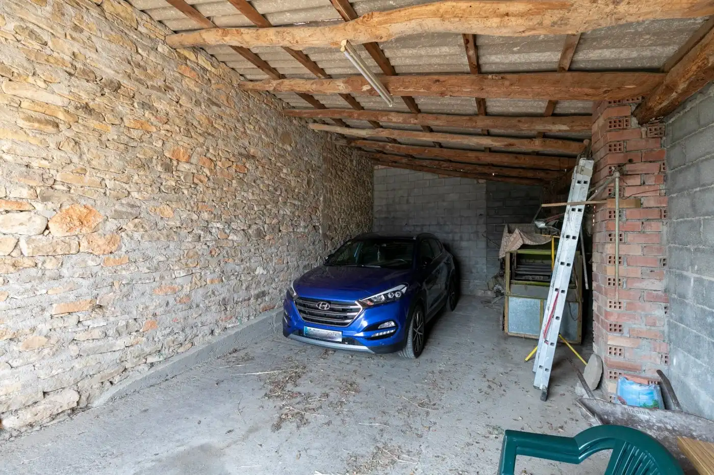 Aparcament de Finca rústica en venda en Santa Cruz de la Serós amb Calefacció, Jardí privat i Moblat