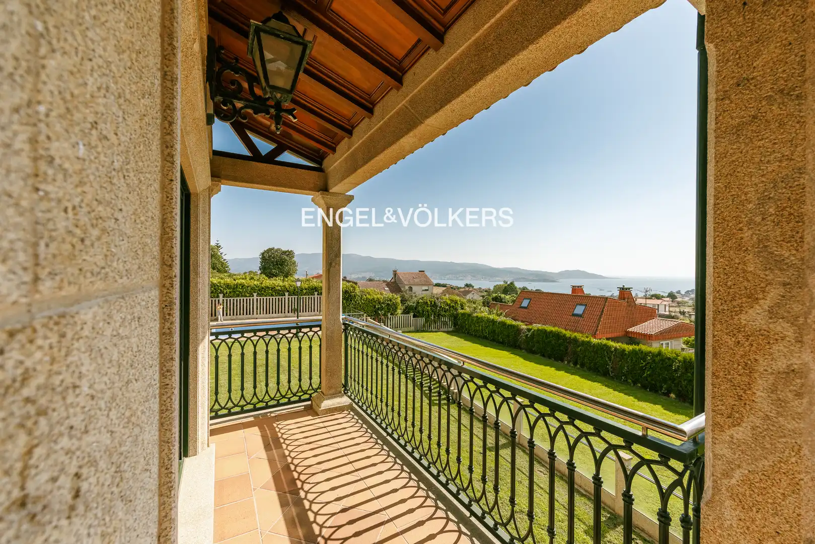 Terraza de Casa o chalet en venta en Nigrán con Calefacción, Jardín privado y Piscina