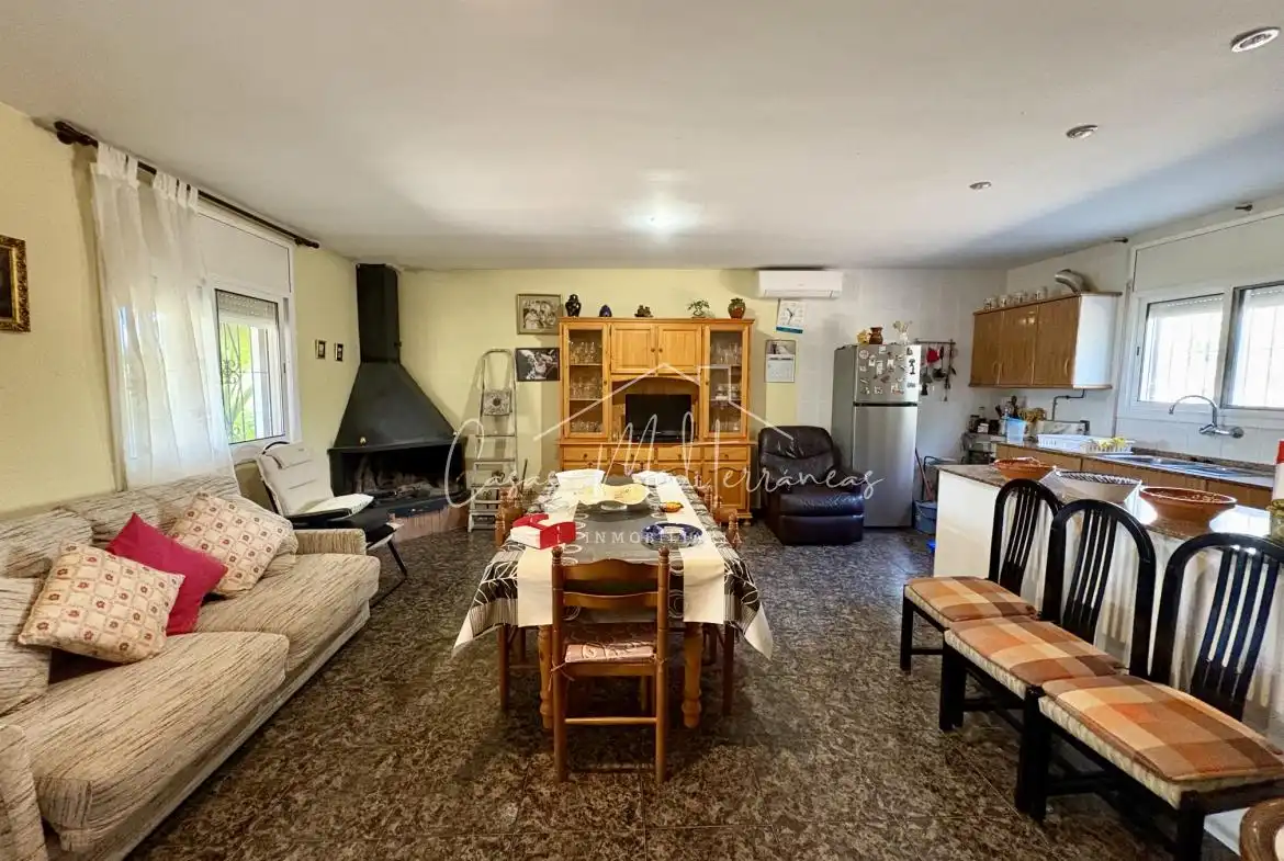 Sala d'estar de Finca rústica en venda en Mont-roig del Camp amb Aire condicionat, Calefacció i Jardí privat