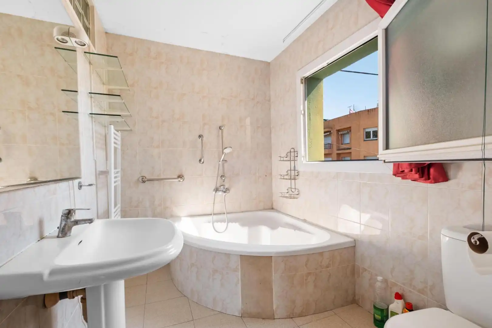 Bathroom of Houses for sale in Sant Pere Pescador  with Air Conditioner, Heating and Private garden