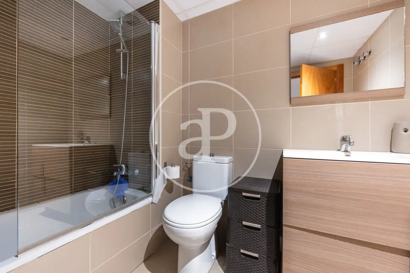 Baño de Piso en venta en Badalona con Aire acondicionado, Calefacción y Jardín privado