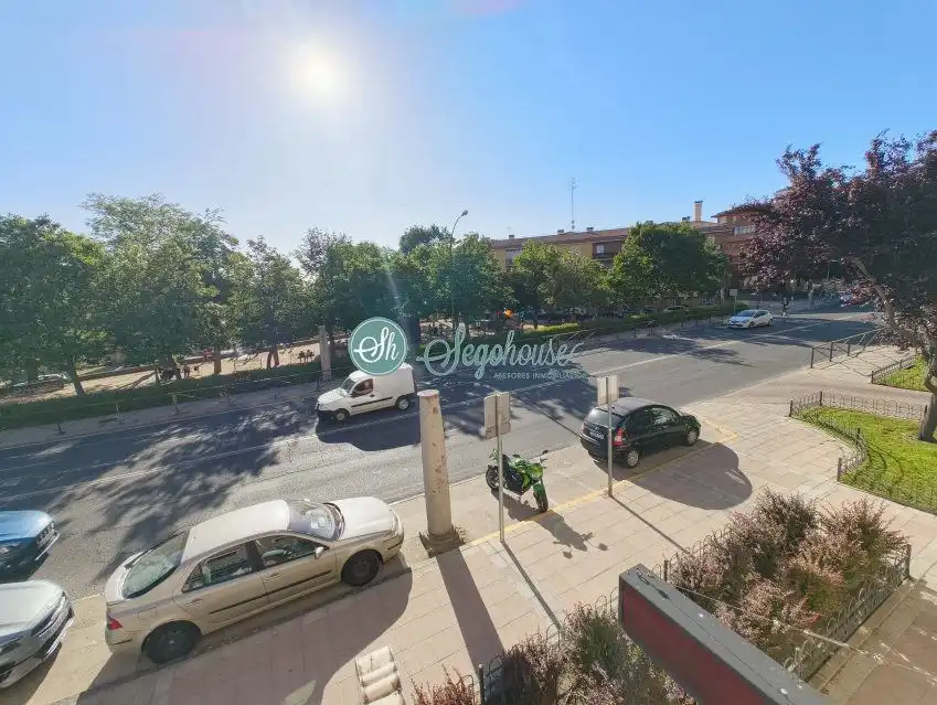 Vista exterior de Pis de lloguer en Segovia amb Calefacció, Terrassa i Balcó