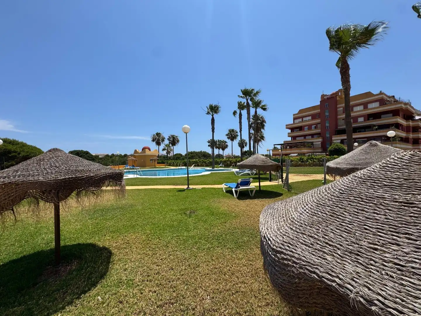 Jardí de Pis en venda en Roquetas de Mar amb Aire condicionat, Terrassa i Piscina