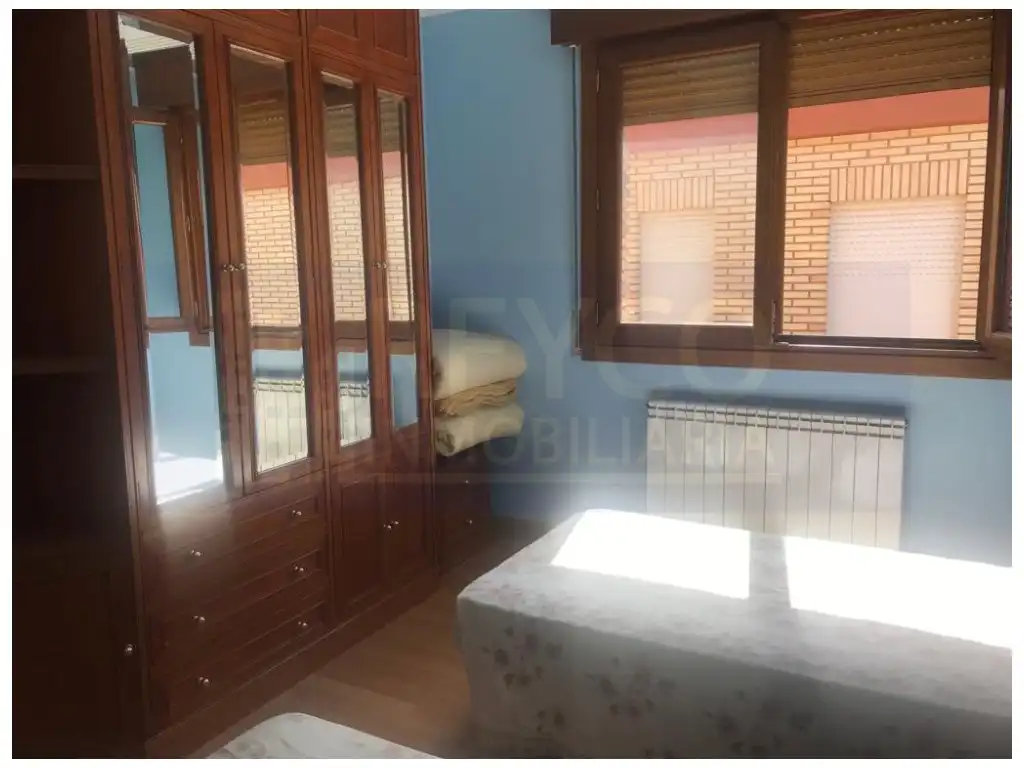 Dormitori de Casa o xalet en venda en Ledesma de la Cogolla amb Balcó