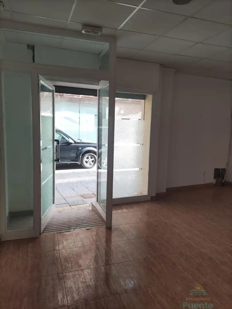 Local comercial de lloguer a Totana