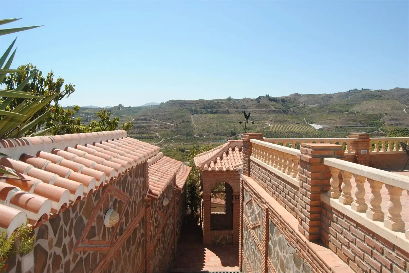 Vista exterior de Casa o chalet en venta en Vélez-Málaga con Aire acondicionado, Jardín privado y Terraza