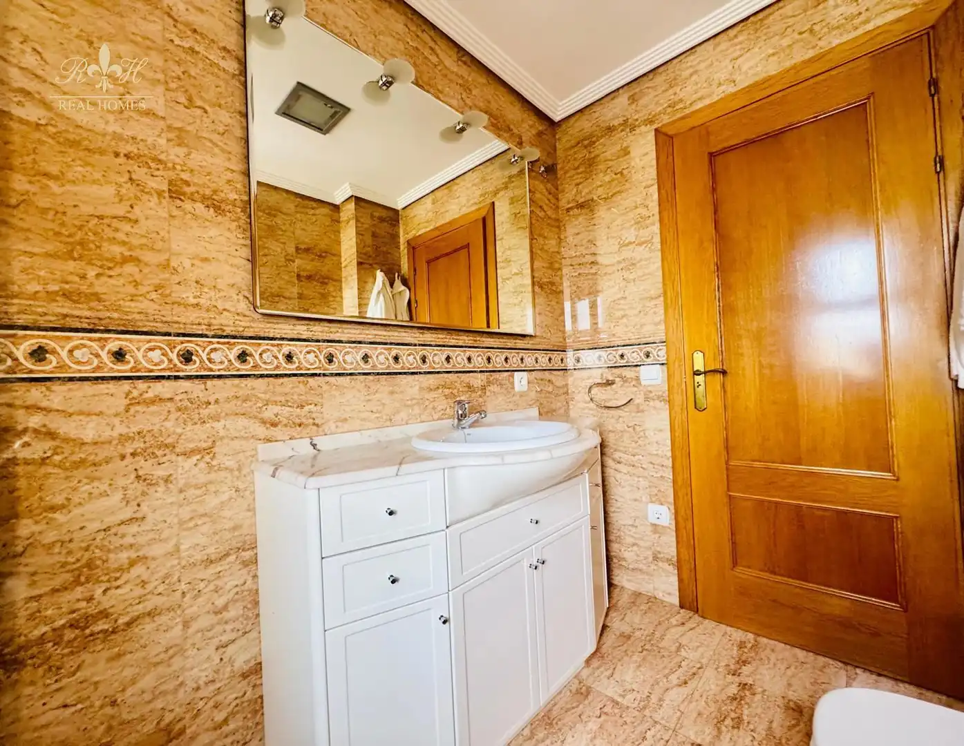 Baño de Piso en venta en Benidorm con Aire acondicionado, Terraza y Piscina