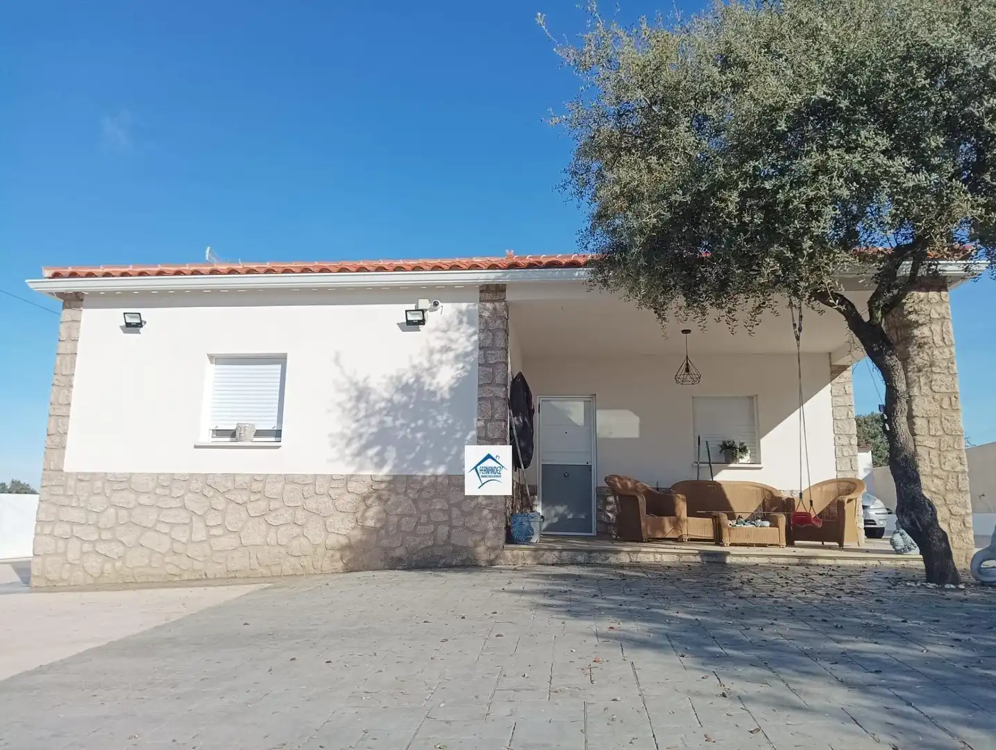 Vista exterior de Casa o chalet en venta en Cáceres con Aire acondicionado, Piscina y Amueblado