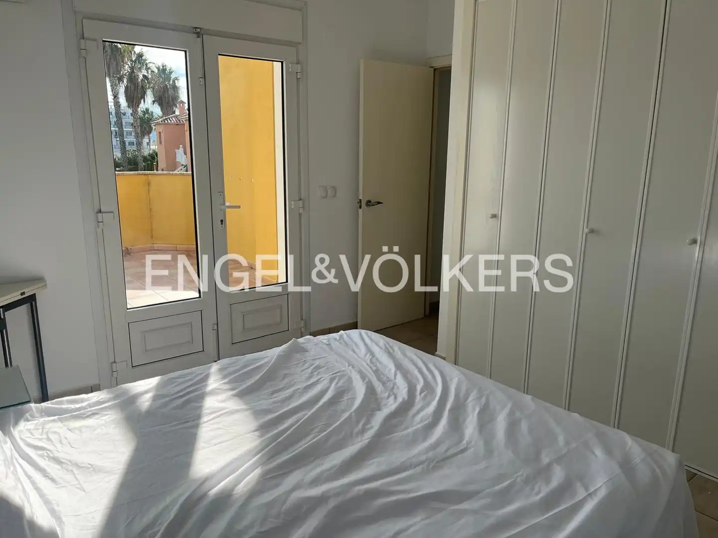 Habitación de Casa adosada de alquiler en Oliva con Aire acondicionado, Calefacción y Jardín privado