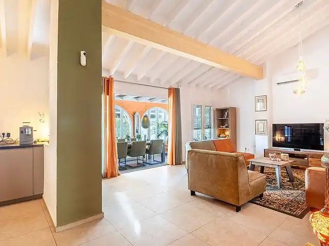 Sala d'estar de Casa o xalet en venda en Cómpeta amb Aire condicionat, Terrassa i Piscina