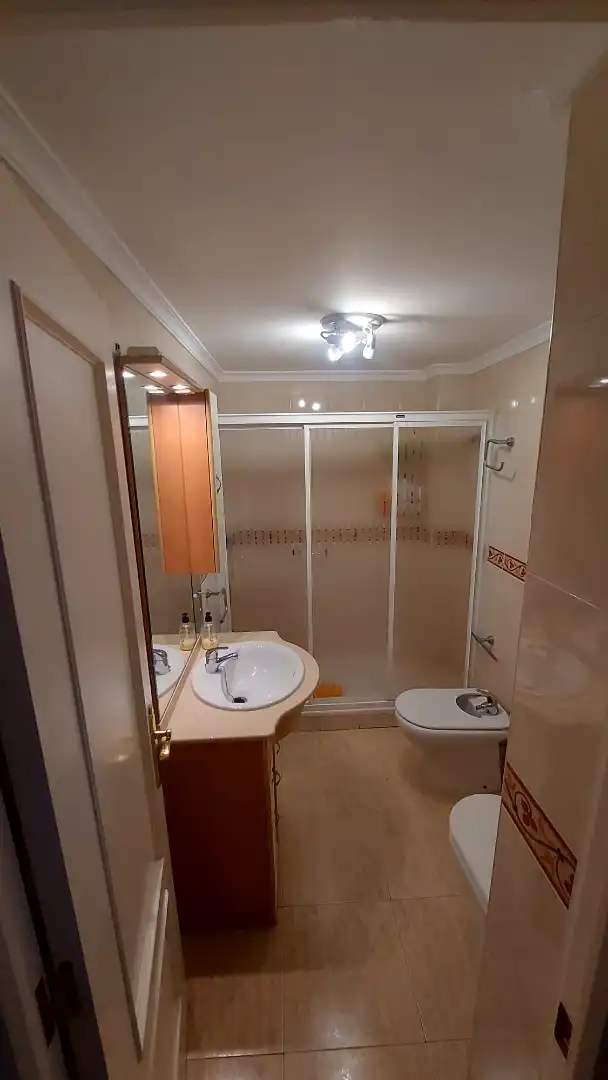 Badezimmer von Wohnung zur Miete in Almuñécar mit Terrasse, Möbliert und Ofen