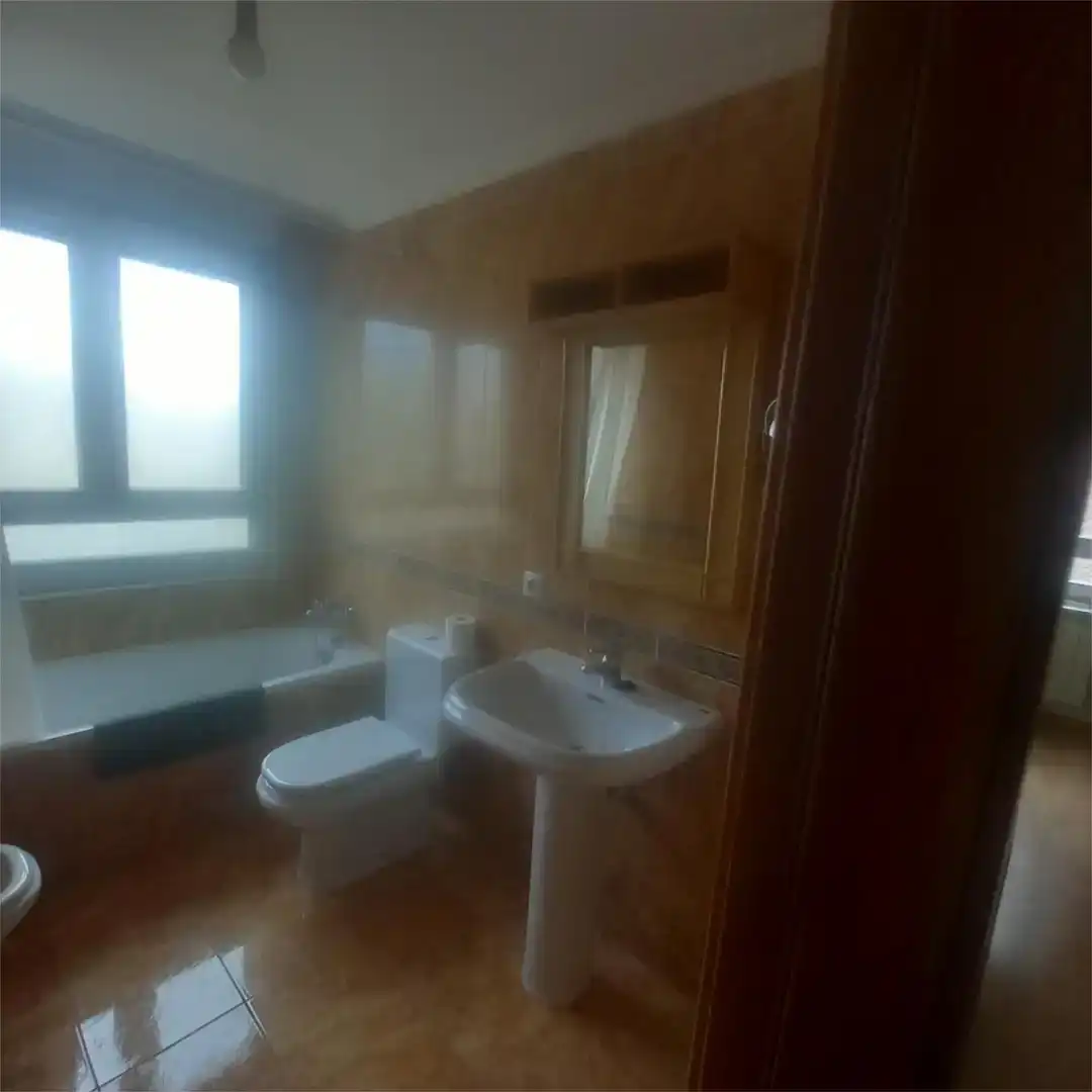 Bany de Pis de lloguer en Ávila amb Jardí privat, Parquet i Piscina
