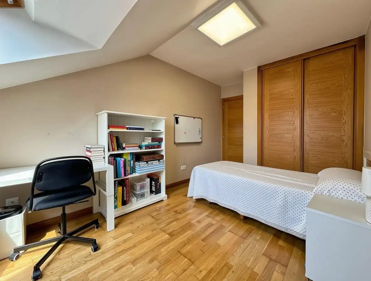 Bedroom of Attic for sale in Poio  with Heating and Balcony