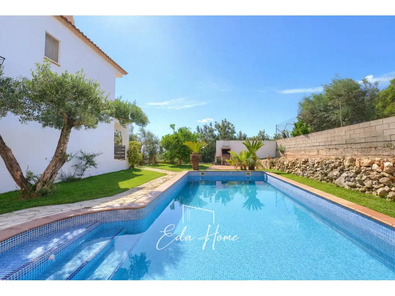 Vista exterior de Casa o chalet en venta en La Bisbal del Penedès con Aire acondicionado, Calefacción y Jardín privado