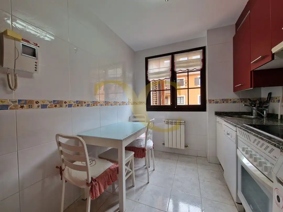 Cocina de Piso en venta en Llanes con Calefacción, Terraza y Amueblado