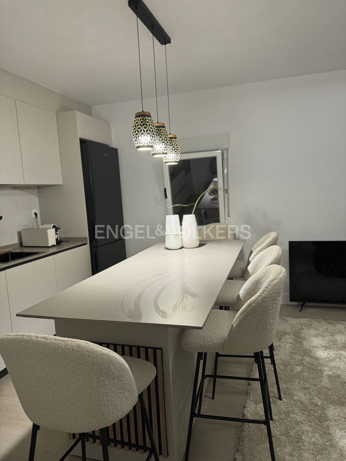 Menjador de Apartament de lloguer en  Madrid Capital amb Aire condicionat, Calefacció i Moblat