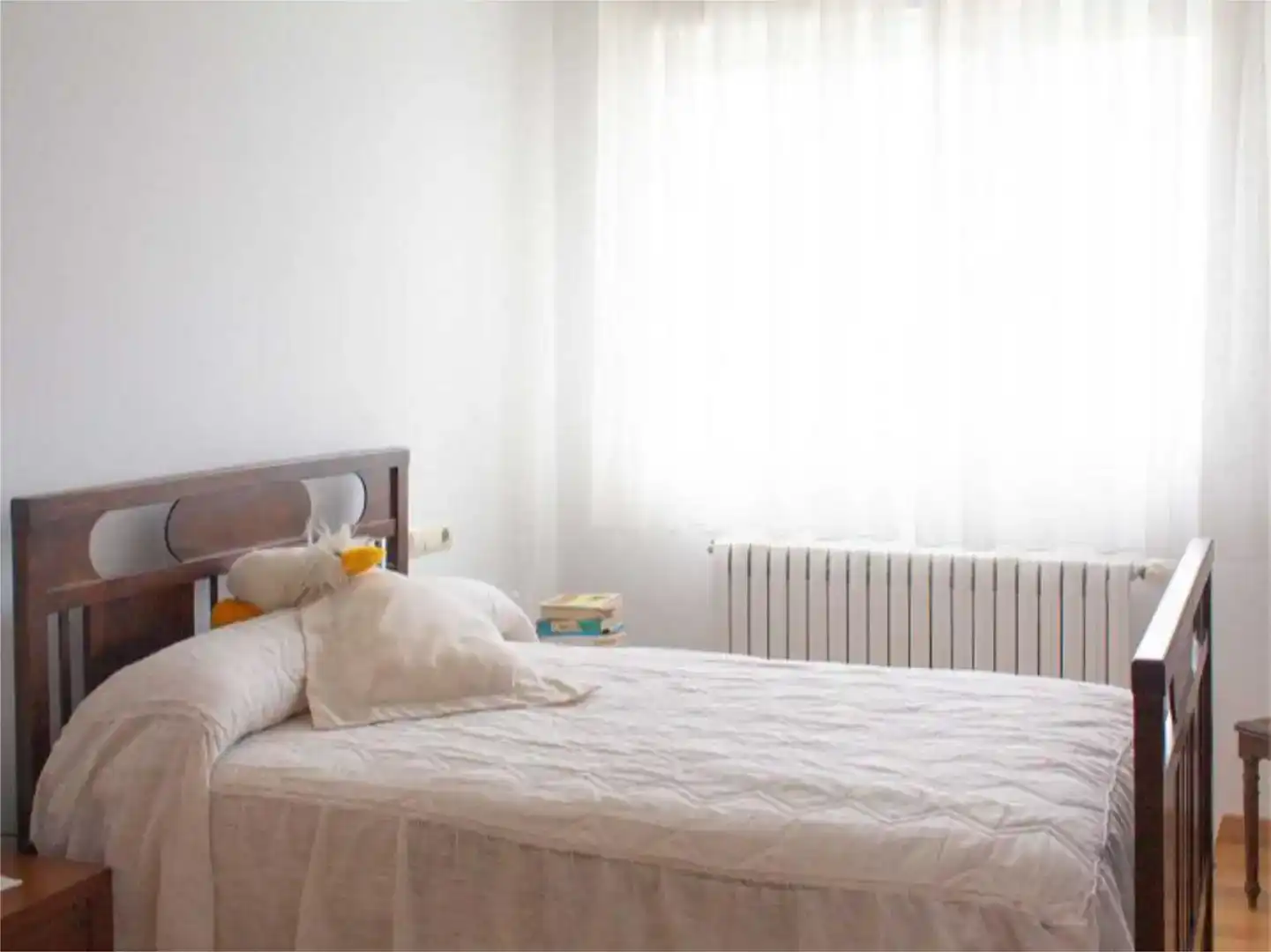 Dormitori de Pis en venda en A Baña   amb Jardí privat, Parquet i Moblat