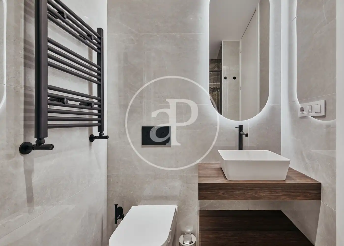 Baño de Piso en venta en Madrid con Aire acondicionado, Calefacción y Jardín privado