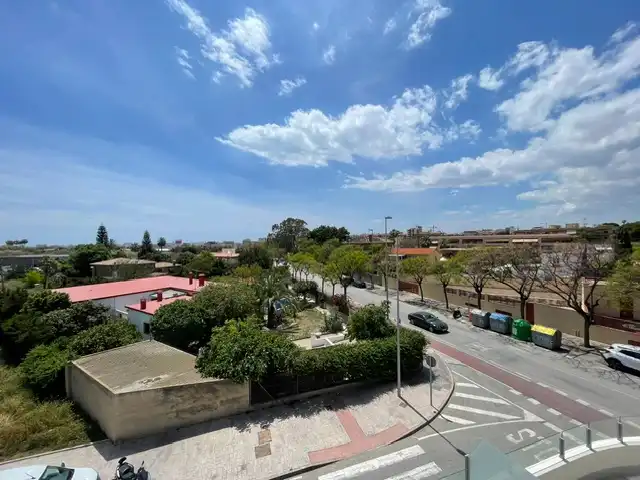 Vista exterior de Piso de alquiler en Sant Joan d'Alacant con Aire acondicionado, Calefacción y Terraza