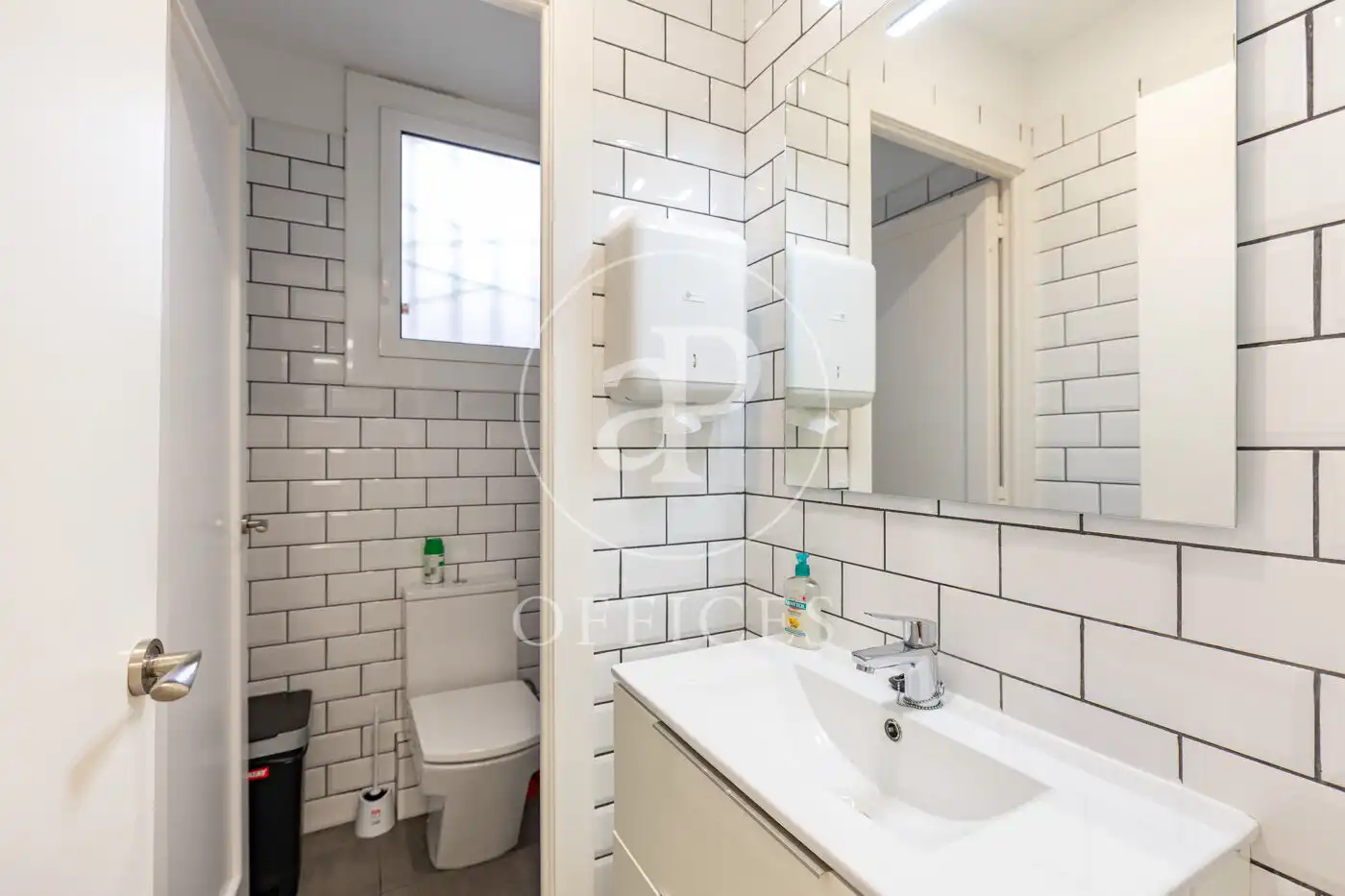 Badezimmer von Büro zur Miete in Barcelona