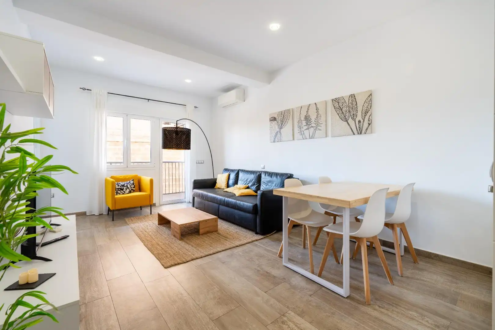 Sala de estar de Piso de alquiler en Almería con Aire acondicionado, Terraza y Amueblado