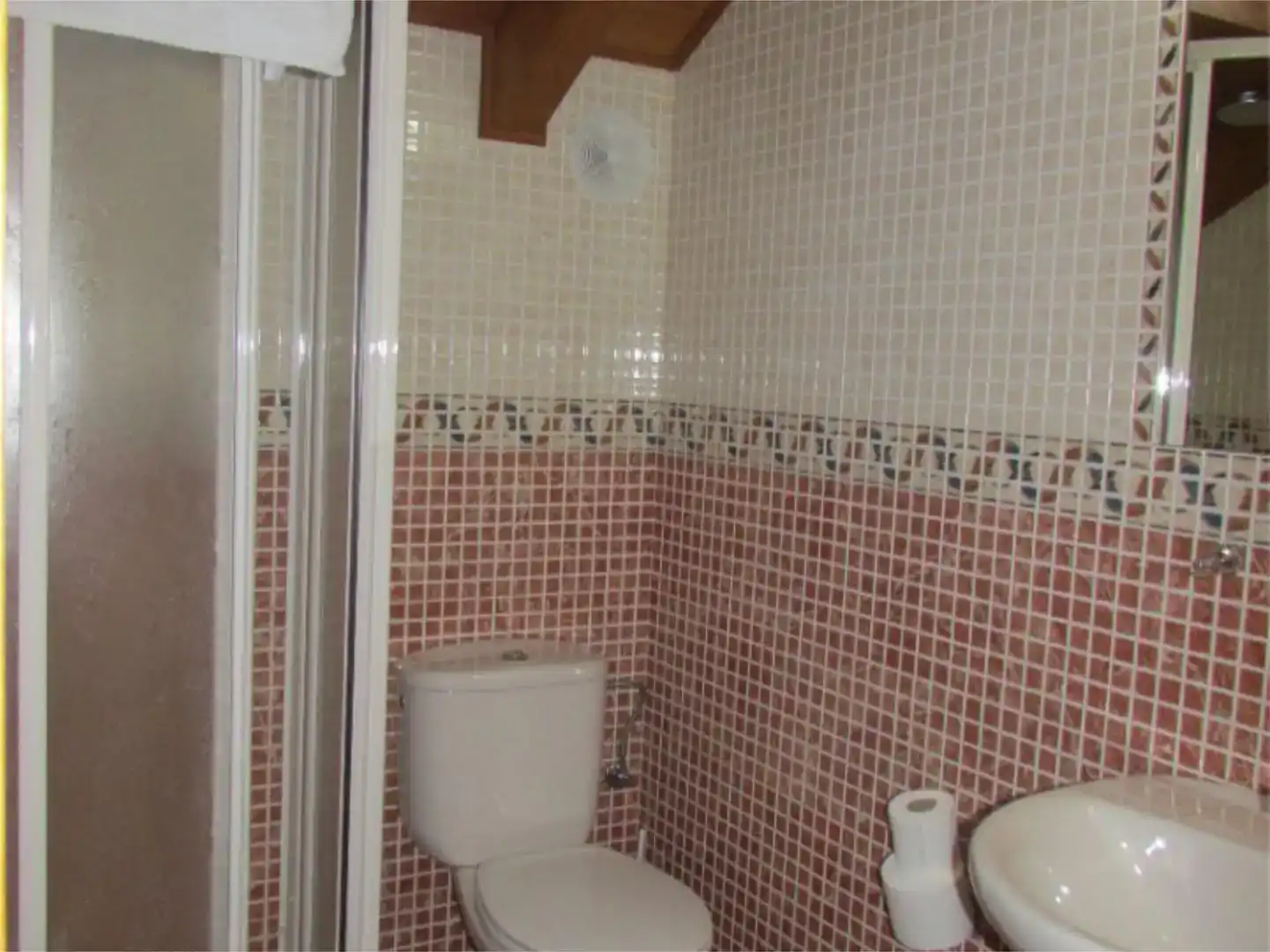 Bany de Casa o xalet de lloguer en Jaca amb Jardí privat, Parquet i Moblat