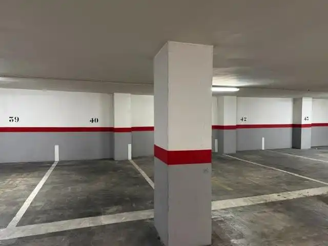 Aparcament de Garatge en venda en Centre - Sant Oleguer