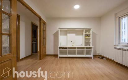 Living room of Flat for sale in  Madrid Capital