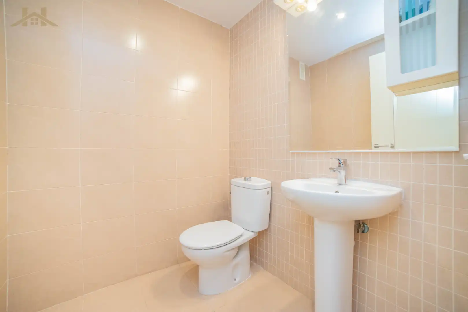 Baño de Casa adosada en venta en Valdemoro con Aire acondicionado, Calefacción y Jardín privado