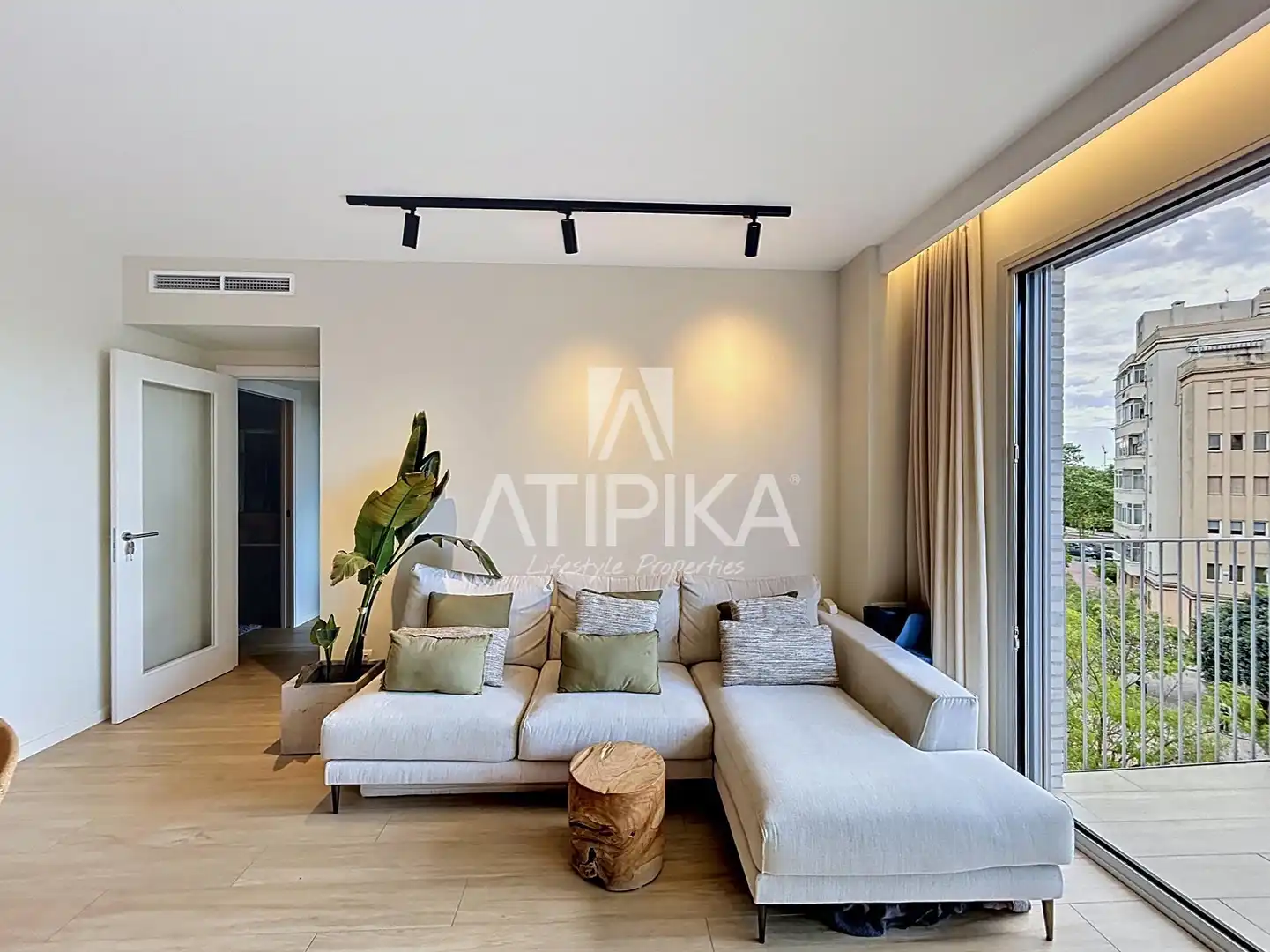 Living room of Flat for rent in Barcelona  with Air Conditioner, Parquet flooring and Terrace