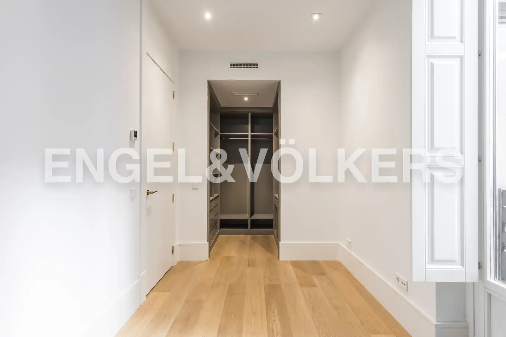 Flat for rent in Madrid  with Air Conditioner, Heating and Storage room