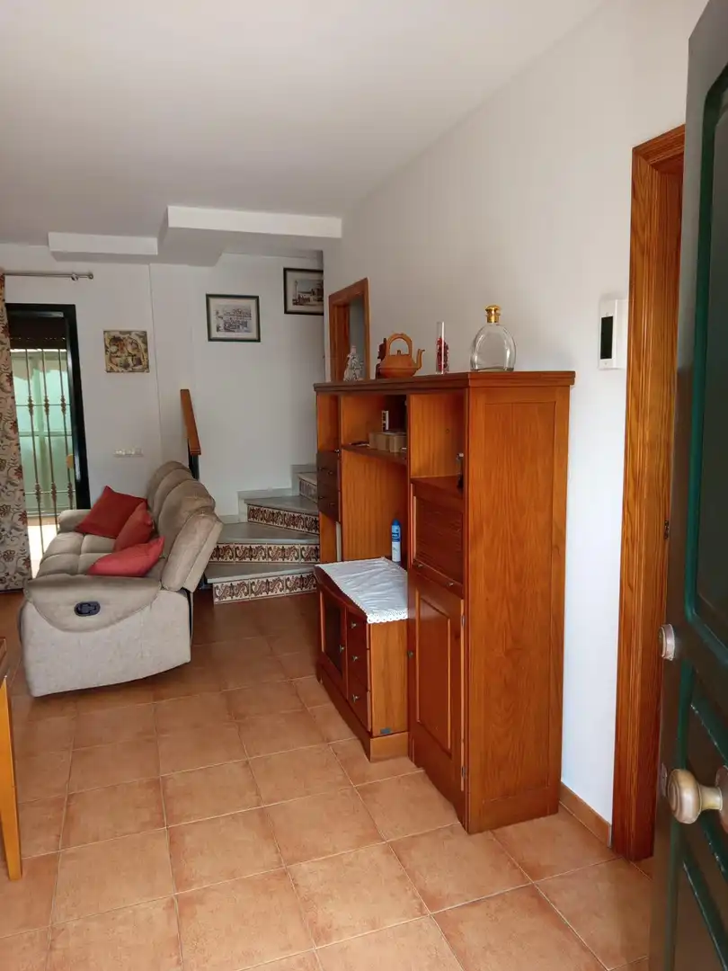 Sala d'estar de Casa adosada de lloguer en Algeciras amb Moblat