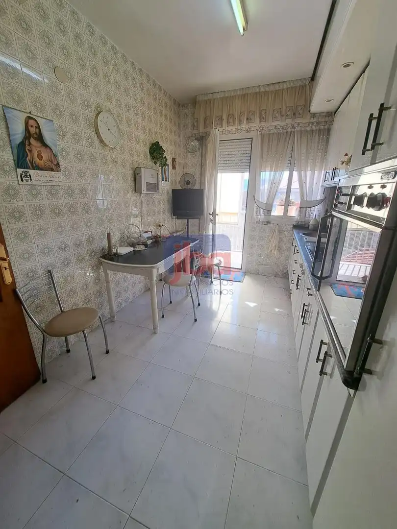 Cuina de Pis en venda en Ourense Capital  amb Calefacció, Parquet i Terrassa