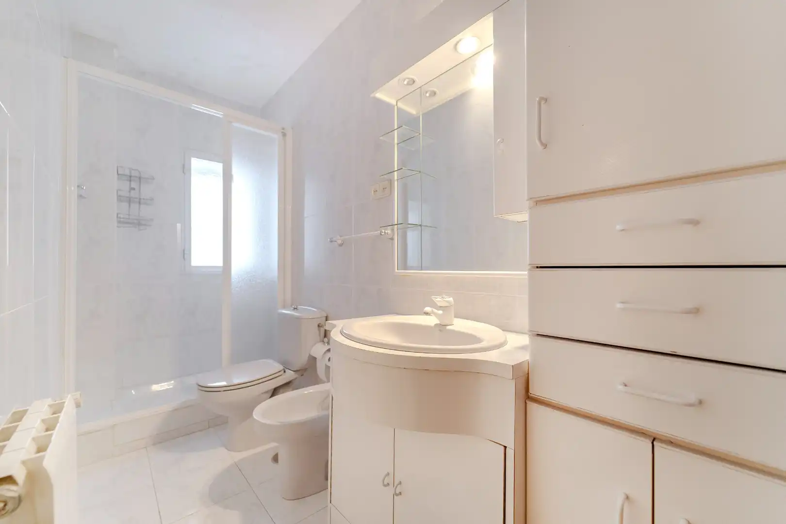 Baño de Piso en venta en Madrid con Calefacción, Jardín privado y Internet
