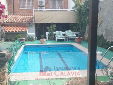 Casa amb piscina en venda a Baeza
