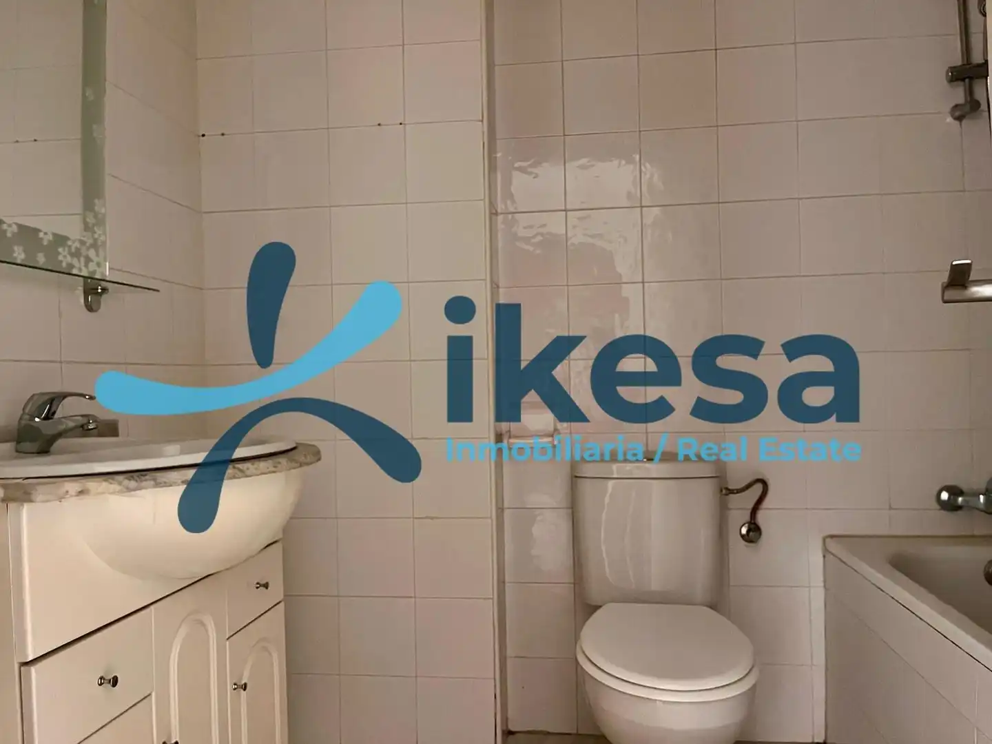 Bathroom of Apartments for sale in Sevilla