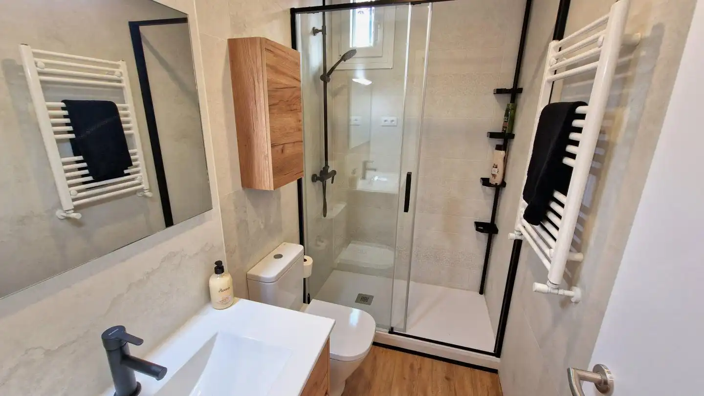 Badezimmer von Wohnung zum Verkauf in Madrid mit Klimaanlage