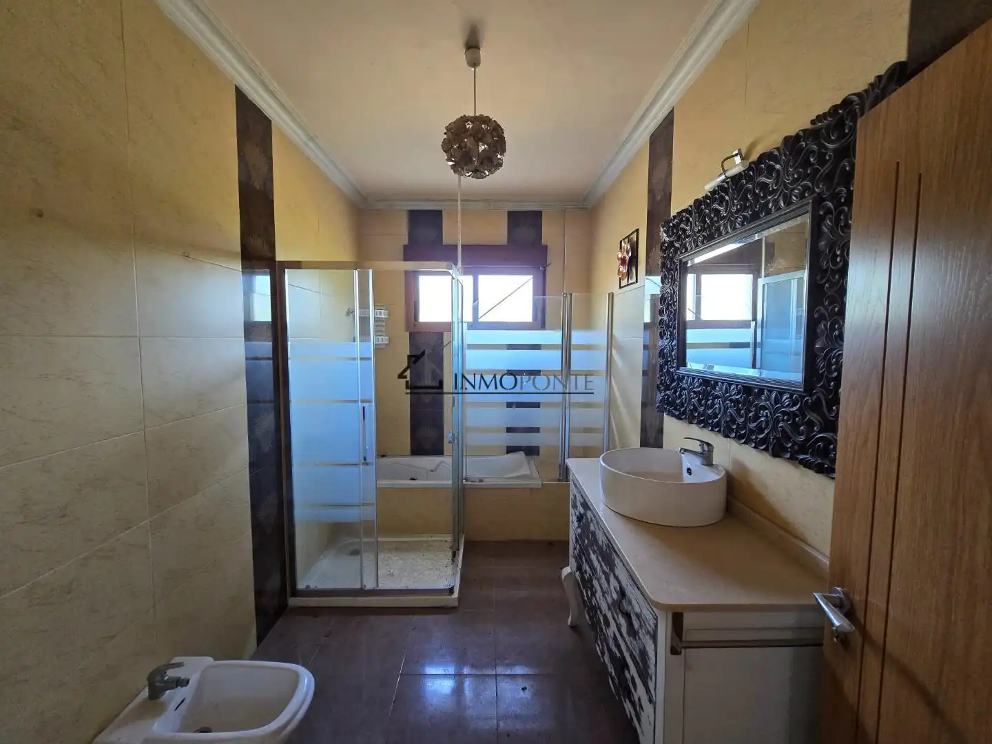 Bany de Casa o xalet en venda en Pontevedra Capital  amb Calefacció, Jardí privat i Terrassa