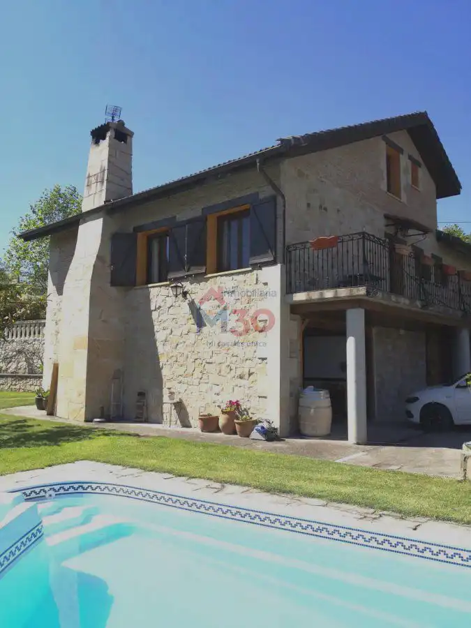 Chalet con piscina en venta en Condado de Treviño, imagen 4