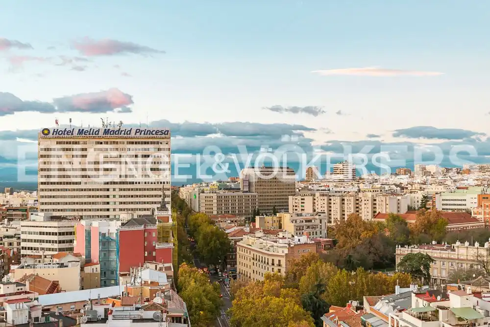 Vista exterior de Pis en venda en Madrid amb Aire condicionat, Calefacció i Traster