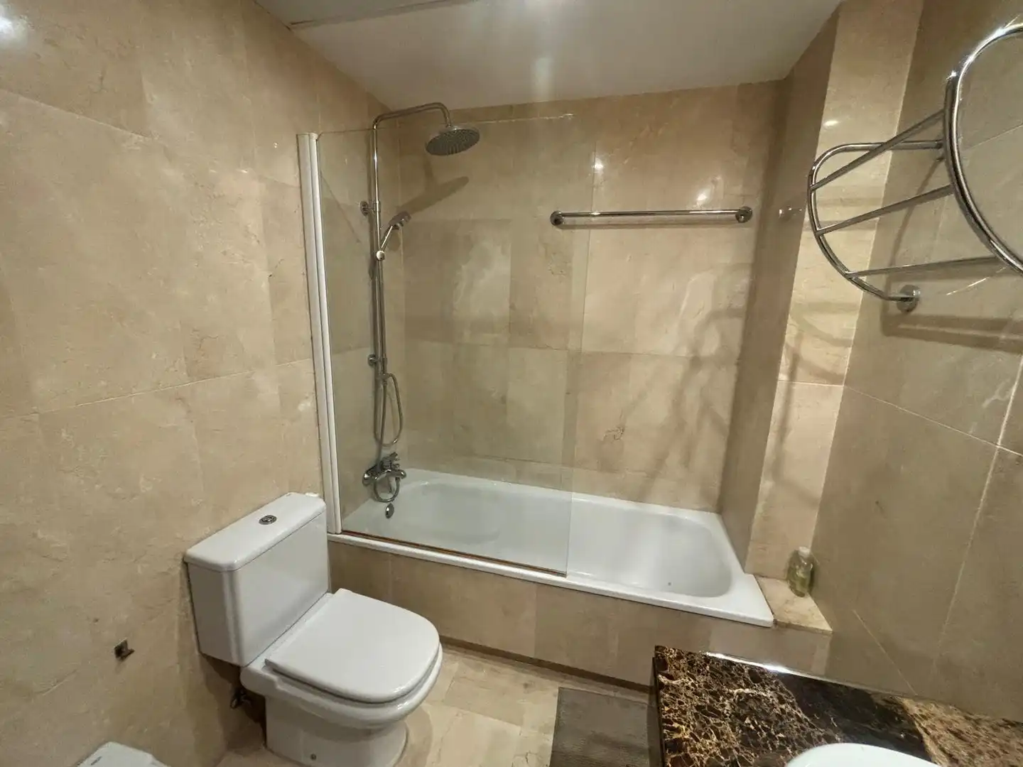 Baño de Apartamento en venta en Benalmádena con Aire acondicionado, Calefacción y Jardín privado