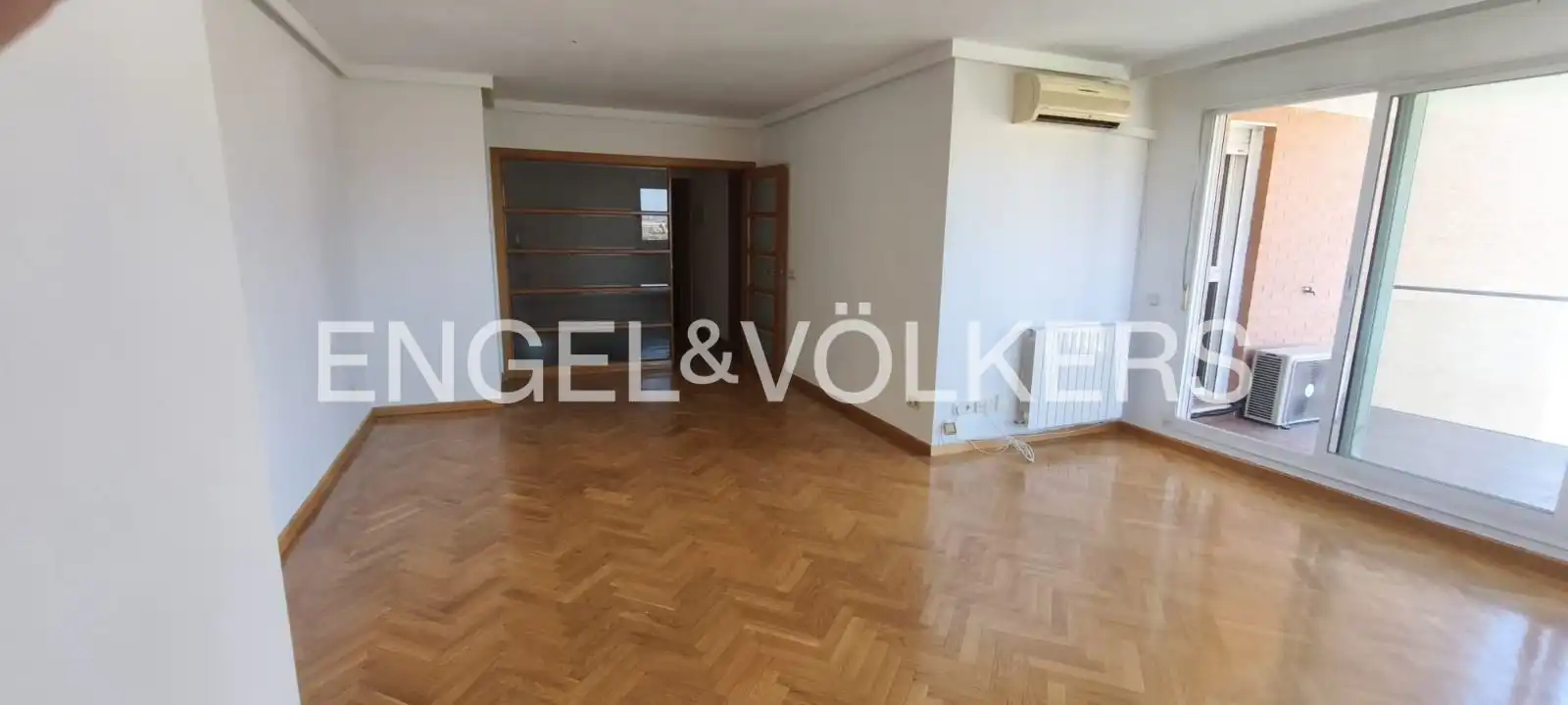 Sala d'estar de Pis de lloguer en Las Rozas de Madrid amb Aire condicionat, Calefacció i Parquet