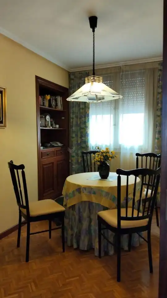Comedor de Piso en venta en Teruel con Calefacción, Parquet y Amueblado