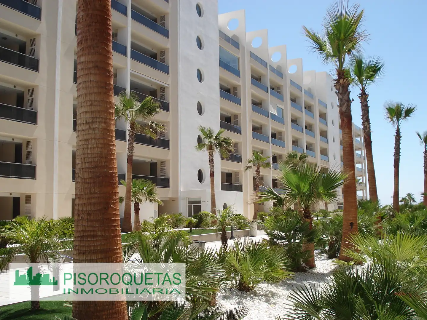 Vista exterior de Pis en venda en Roquetas de Mar amb Aire condicionat, Calefacció i Terrassa