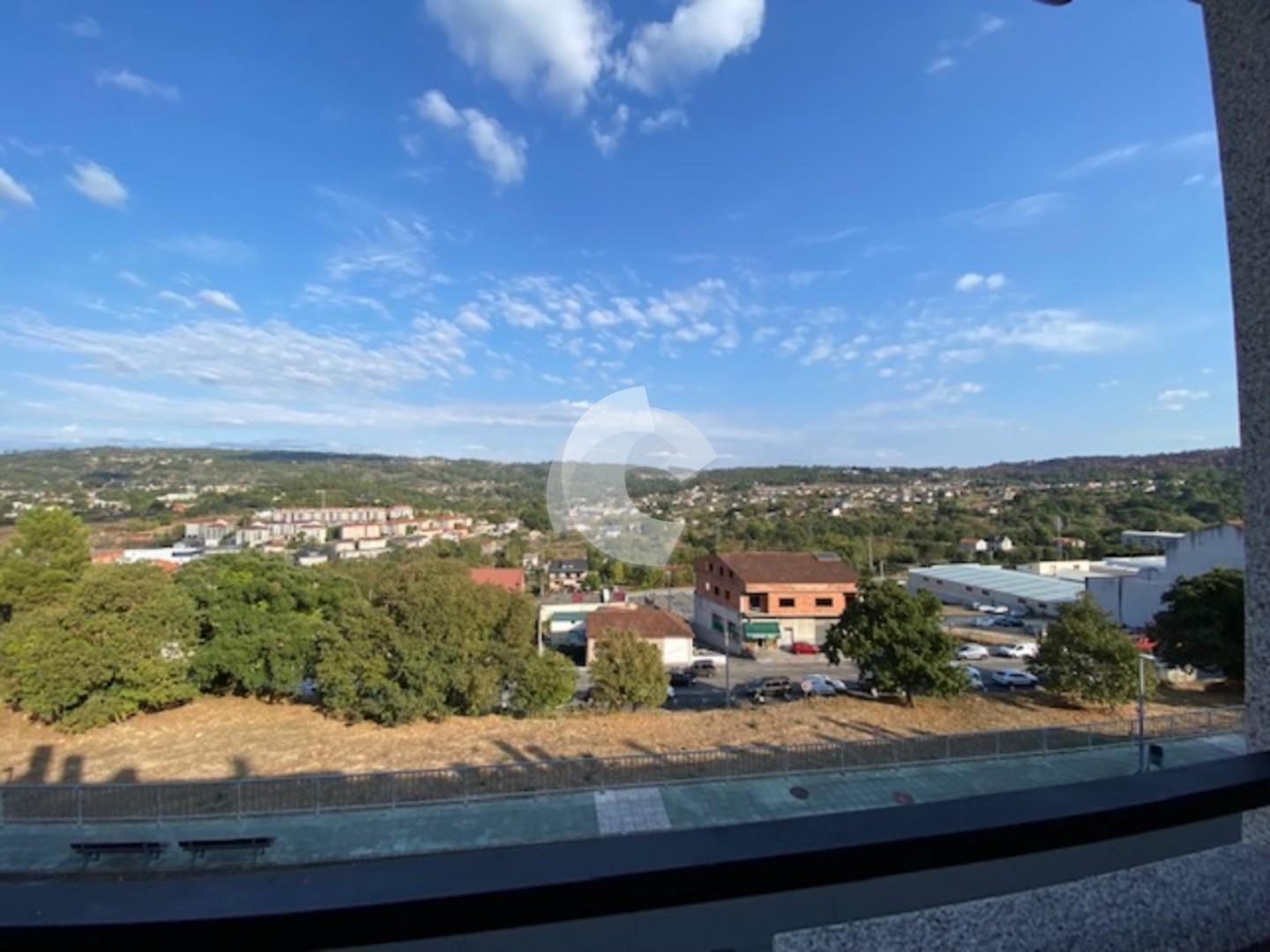 Dúplex en venda a San Cibrao das Viñas