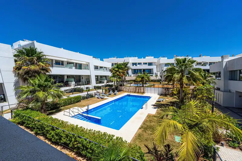 Adosado con piscina en venta en Río Real - Los Monteros