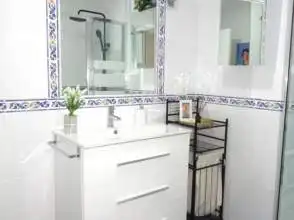 Baño de Piso de alquiler en Gijón  con Calefacción, Parquet y Amueblado