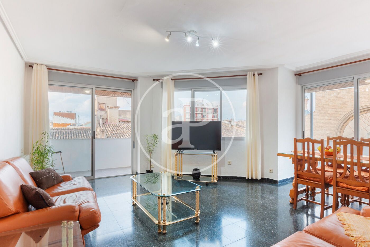 Vista exterior de Piso de alquiler en  Valencia Capital con Calefacción, Terraza y Amueblado
